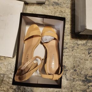 Women's Tan Open-Toe Ankle Strap Sandals